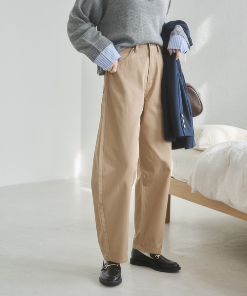 ANGIE(アンジー)の「カーブ チノ パンツ(チノパンツ・レディース・ベージュ・MEDIUM/SMALL/LARGE)」の1枚目の写真