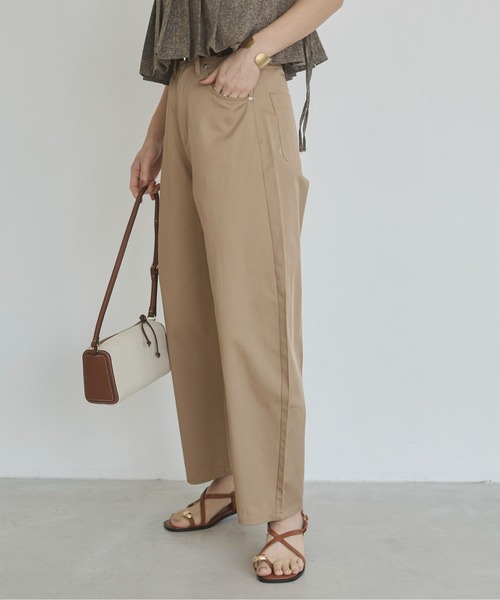 ANGIE(アンジー)の「カーブ チノ パンツ(チノパンツ・レディース・ベージュ・MEDIUM/SMALL/LARGE)」の19枚目の写真