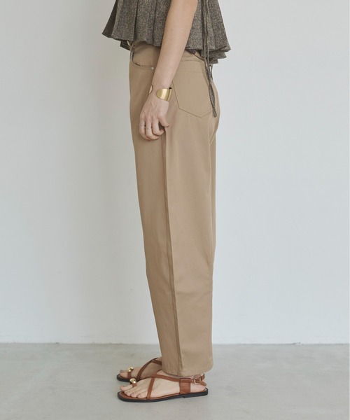 ANGIE(アンジー)の「カーブ チノ パンツ(チノパンツ・レディース・ベージュ・MEDIUM/SMALL/LARGE)」の9枚目の写真