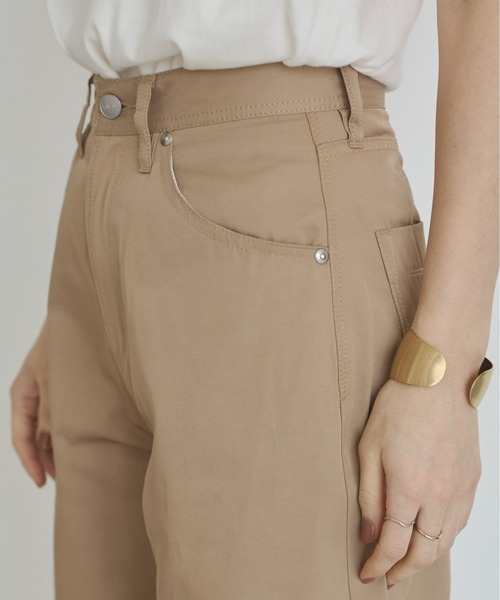 ANGIE(アンジー)の「カーブ チノ パンツ(チノパンツ・レディース・ベージュ・MEDIUM/SMALL/LARGE)」の4枚目の写真