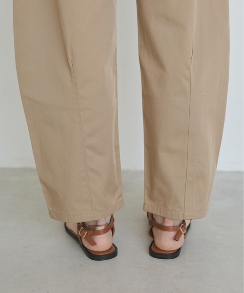 ANGIE(アンジー)の「カーブ チノ パンツ(チノパンツ・レディース・ベージュ・MEDIUM/SMALL/LARGE)」の7枚目の写真