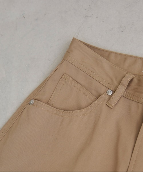 ANGIE(アンジー)の「カーブ チノ パンツ(チノパンツ・レディース・ベージュ・MEDIUM/SMALL/LARGE)」の13枚目の写真