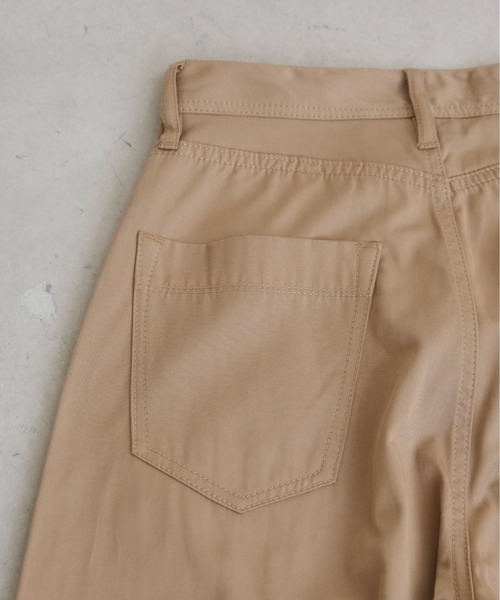 ANGIE(アンジー)の「カーブ チノ パンツ(チノパンツ・レディース・ベージュ・MEDIUM/SMALL/LARGE)」の16枚目の写真