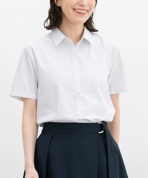 Honeys（ハニーズ）の「【らくらくアイロン】らくらく伸縮半袖シャツ（ビジネスシャツ・レディース・ホワイト×ブルー/ホワイト×グレー/ホワイト×パープル/サックスブルー系/ホワイト/ネイビー・3L/L/LL/M/S）」の2枚目の写真