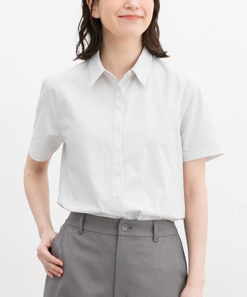 Honeys（ハニーズ）の「【らくらくアイロン】らくらく伸縮半袖シャツ（ビジネスシャツ・レディース・ホワイト×ブルー/ホワイト×グレー/ホワイト×パープル/サックスブルー系/ホワイト/ネイビー・3L/L/LL/M/S）」の3枚目の写真