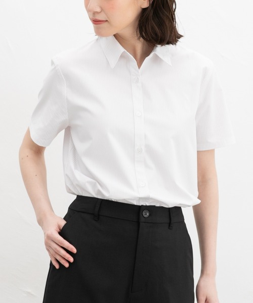 Honeys（ハニーズ）の「【らくらくアイロン】らくらく伸縮半袖シャツ（ビジネスシャツ・レディース・ホワイト×ブルー/ホワイト×グレー/ホワイト×パープル/サックスブルー系/ホワイト/ネイビー・3L/L/LL/M/S）」の4枚目の写真