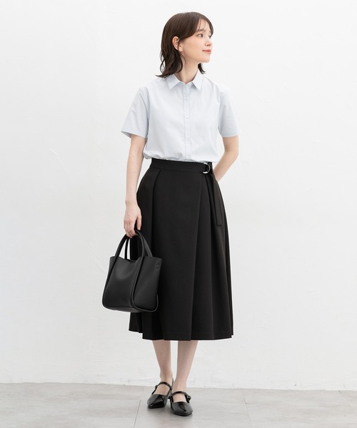 Honeys（ハニーズ）の「【らくらくアイロン】らくらく伸縮半袖シャツ（ビジネスシャツ・レディース・ホワイト×ブルー/ホワイト×グレー/ホワイト×パープル/サックスブルー系/ホワイト/ネイビー・3L/L/LL/M/S）」の7枚目の写真