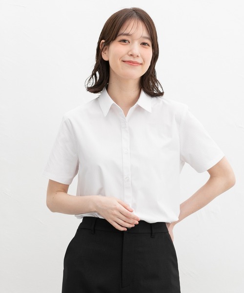 Honeys（ハニーズ）の「【らくらくアイロン】らくらく伸縮半袖シャツ（ビジネスシャツ・レディース・ホワイト×ブルー/ホワイト×グレー/ホワイト×パープル/サックスブルー系/ホワイト/ネイビー・3L/L/LL/M/S）」の14枚目の写真