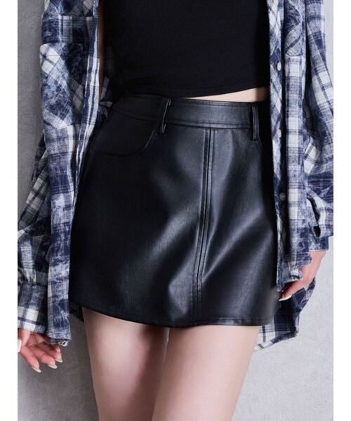 GYDA(ジェイダ)の「フェイクレザースカートライクショートパンツ(スカート・レディース・ブラック・MEDIUM/SMALL/X-SMALL)」の1枚目の写真