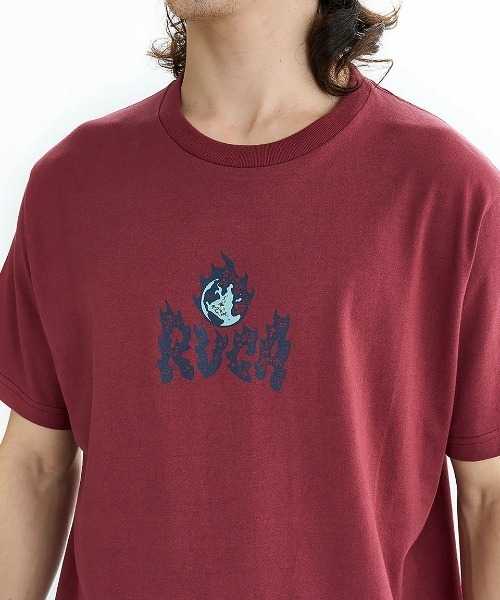 RVCA(ルーカ)の「RVCA メンズ BURN NOTICE SS Tシャツ 【2025年夏モデル】/ルーカ半袖ロゴTシャツ(Tシャツ/カットソー・メンズ・イエロー/スミクロ/バーガンディー/オフホワイト・LARGE/X-LARGE/SMALL/MEDIUM)」の4枚目の写真