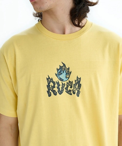 RVCA(ルーカ)の「RVCA メンズ BURN NOTICE SS Tシャツ 【2025年夏モデル】/ルーカ半袖ロゴTシャツ(Tシャツ/カットソー・メンズ・イエロー/スミクロ/バーガンディー/オフホワイト・LARGE/X-LARGE/SMALL/MEDIUM)」の3枚目の写真