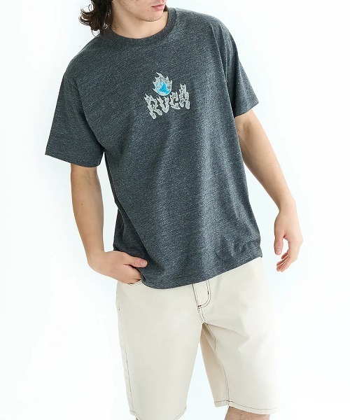 RVCA(ルーカ)の「RVCA メンズ BURN NOTICE SS Tシャツ 【2025年夏モデル】/ルーカ半袖ロゴTシャツ(Tシャツ/カットソー・メンズ・イエロー/スミクロ/バーガンディー/オフホワイト・LARGE/X-LARGE/SMALL/MEDIUM)」の8枚目の写真