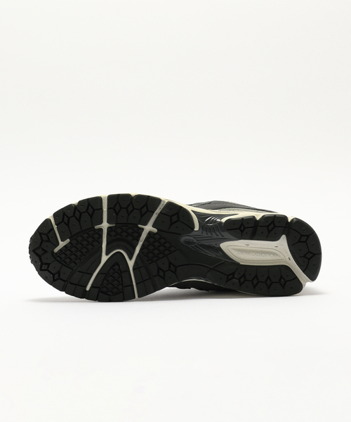NEW BALANCE(ニューバランス)の「NEW BALANCE(ニューバランス) U2002RCB(スニーカー・メンズ・チャコールグレー・24cm/24.5cm/25cm/25.5cm/26cm/26.5cm/27cm/27.5cm/28cm/28.5cm/29cm)」の4枚目の写真