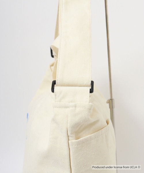 UCLA(ユーシーエルエー)の「UCLA 2WAY SHOUDER TOTE BAG カレッジ スマホポケット(ショルダーバッグ・メンズ・ナチュラル/ブラック・FREE)」の22枚目の写真