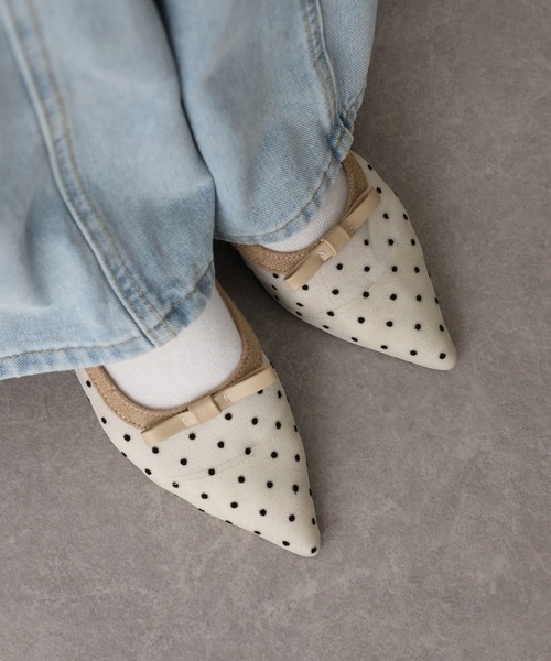 BLUEEAST（ブルーイースト）の「シアードットリボンパンプス（パンプス・レディース・ブラック/ベージュ・MEDIUM/LARGE）」の7枚目の写真