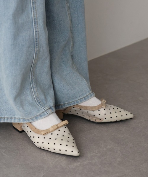 BLUEEAST（ブルーイースト）の「シアードットリボンパンプス（パンプス・レディース・ブラック/ベージュ・MEDIUM/LARGE）」の8枚目の写真