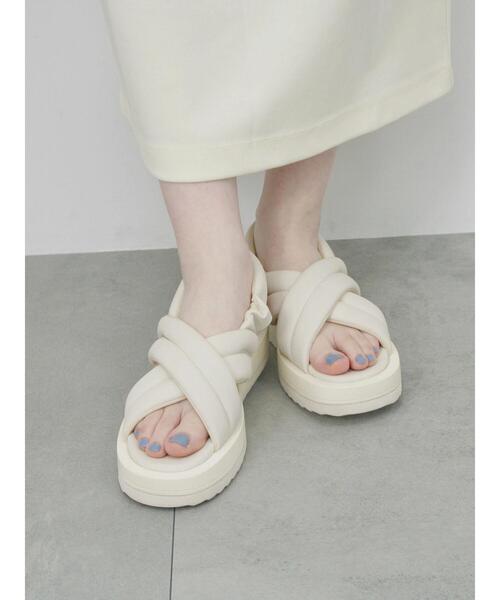 Samansa Mos2 blue(サマンサモスモスブルー)の「パテッドクロスサンダル(ドレスシューズ・レディース・ブラック/オフホワイト・L/M)」の2枚目の写真