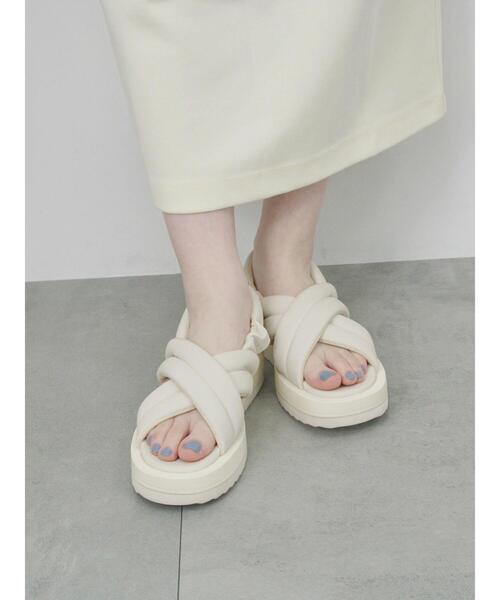 Samansa Mos2 blue(サマンサモスモスブルー)の「パテッドクロスサンダル(ドレスシューズ・レディース・ブラック/オフホワイト・L/M)」の3枚目の写真