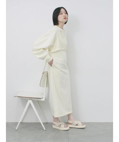 Samansa Mos2 blue(サマンサモスモスブルー)の「パテッドクロスサンダル(ドレスシューズ・レディース・ブラック/オフホワイト・L/M)」の5枚目の写真