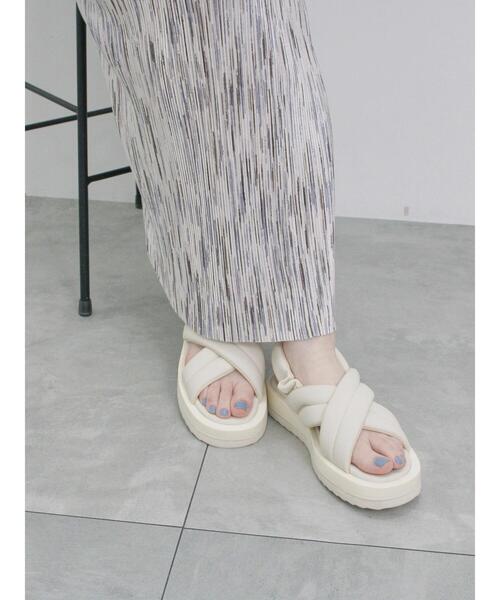 Samansa Mos2 blue(サマンサモスモスブルー)の「パテッドクロスサンダル(ドレスシューズ・レディース・ブラック/オフホワイト・L/M)」の9枚目の写真