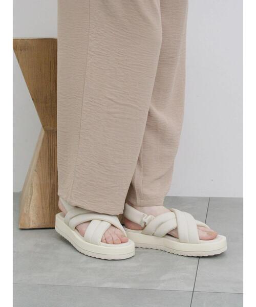 Samansa Mos2 blue(サマンサモスモスブルー)の「パテッドクロスサンダル(ドレスシューズ・レディース・ブラック/オフホワイト・L/M)」の12枚目の写真