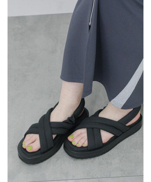 Samansa Mos2 blue(サマンサモスモスブルー)の「パテッドクロスサンダル(ドレスシューズ・レディース・ブラック/オフホワイト・L/M)」の19枚目の写真