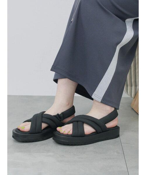 Samansa Mos2 blue(サマンサモスモスブルー)の「パテッドクロスサンダル(ドレスシューズ・レディース・ブラック/オフホワイト・L/M)」の20枚目の写真