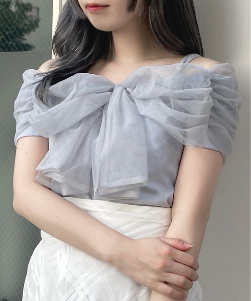 【美品】Acka.オフショルダー チュール トップス 美品】acka チュールオフショルダートップス 春服 ホワイト