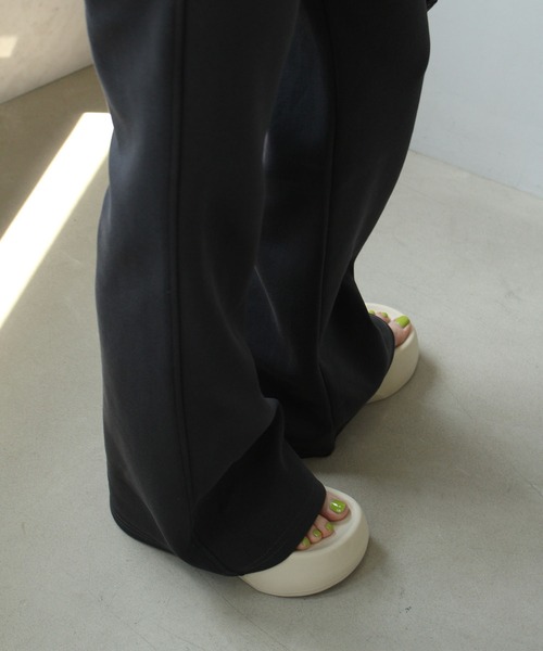 chuclla(チュクラ)の「スリムフレア スウェットパンツ chw25s060(スウェットパンツ・レディース・チャコールグレー/ブラック・M/S)」の12枚目の写真