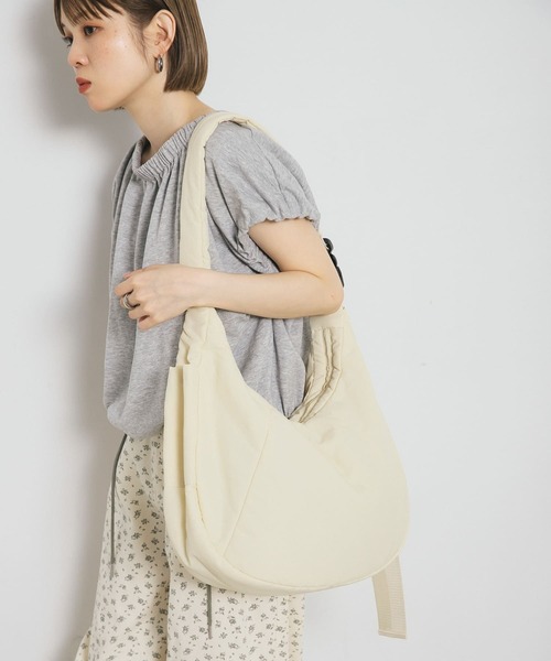 KBF（ケイビーエフ）の「パファーナイロンBAG（ショルダーバッグ・レディース・ブラック/アイボリー・ONE）」の3枚目の写真