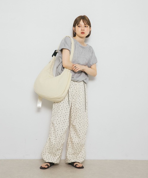 KBF（ケイビーエフ）の「パファーナイロンBAG（ショルダーバッグ・レディース・ブラック/アイボリー・ONE）」の4枚目の写真