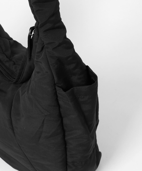 KBF（ケイビーエフ）の「パファーナイロンBAG（ショルダーバッグ・レディース・ブラック/アイボリー・ONE）」の17枚目の写真