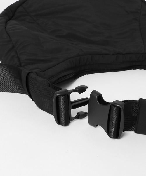 KBF（ケイビーエフ）の「パファーナイロンBAG（ショルダーバッグ・レディース・ブラック/アイボリー・ONE）」の18枚目の写真