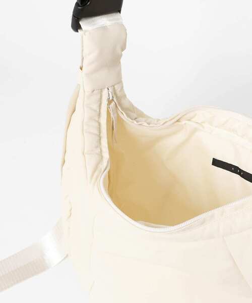 KBF（ケイビーエフ）の「パファーナイロンBAG（ショルダーバッグ・レディース・ブラック/アイボリー・ONE）」の20枚目の写真