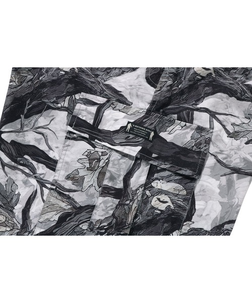 A BATHING APE（アベイシングエイプ）の「TREE EDGE CAMO CARGO SHORTS（カーゴパンツ・メンズ・ブラウン/ホワイト・X-LARGE/XX-LARGE/MEDIUM/LARGE/SMALL）」の5枚目の写真