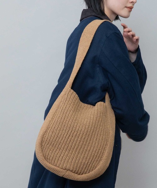 Munich(ミューニック)の「畦編みニットショルダーバッグ(ショルダーバッグ・レディース・ブラック/キャメル/アイボリー・FREE)」の4枚目の写真