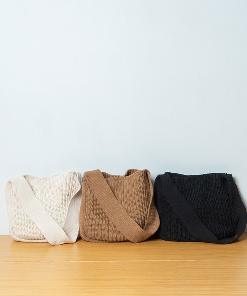 Munich(ミューニック)の「畦編みニットショルダーバッグ(ショルダーバッグ・レディース・ブラック/キャメル/アイボリー・FREE)」の14枚目の写真