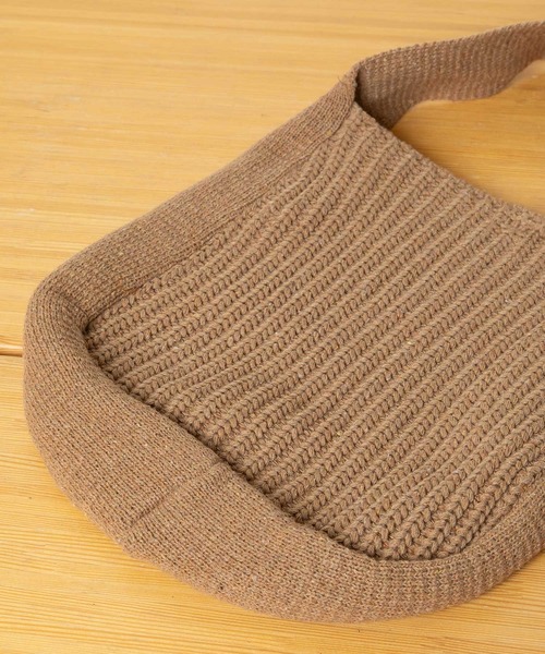 Munich(ミューニック)の「畦編みニットショルダーバッグ(ショルダーバッグ・レディース・ブラック/キャメル/アイボリー・FREE)」の6枚目の写真