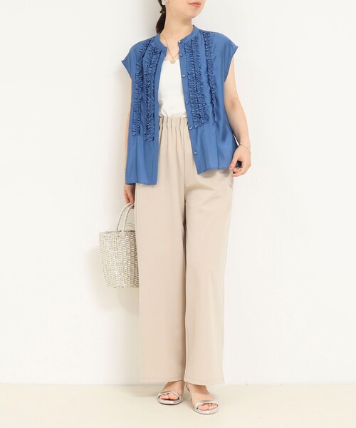 MICO COULIER（ミコクリエ）の「シルキーローンフリルブラウス（シャツ/ブラウス・レディース・ブルー/チャコールグレー/ブラウン・38）」の4枚目の写真