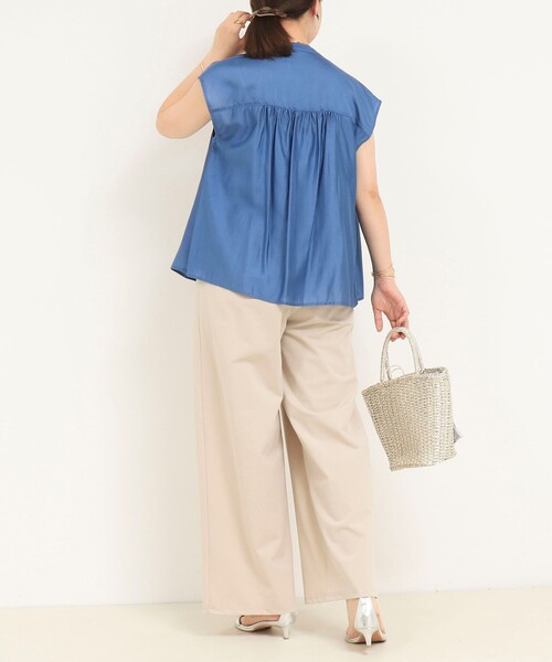 MICO COULIER（ミコクリエ）の「シルキーローンフリルブラウス（シャツ/ブラウス・レディース・ブルー/チャコールグレー/ブラウン・38）」の10枚目の写真