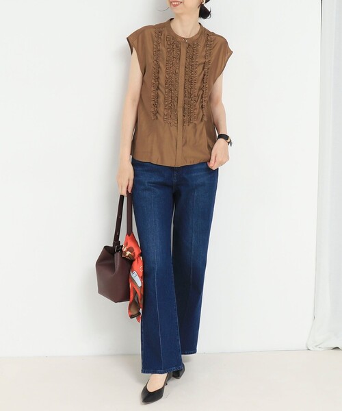 MICO COULIER（ミコクリエ）の「シルキーローンフリルブラウス（シャツ/ブラウス・レディース・ブルー/チャコールグレー/ブラウン・38）」の13枚目の写真