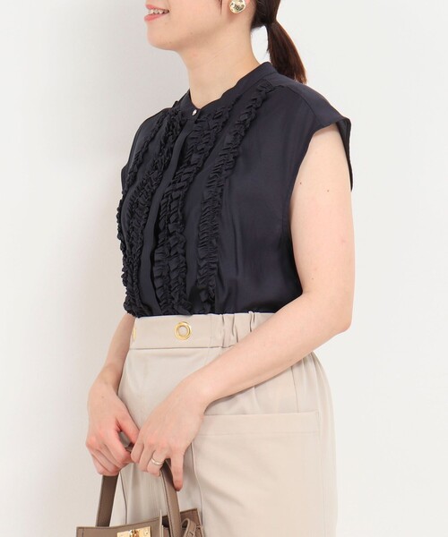 MICO COULIER（ミコクリエ）の「シルキーローンフリルブラウス（シャツ/ブラウス・レディース・ブルー/チャコールグレー/ブラウン・38）」の20枚目の写真