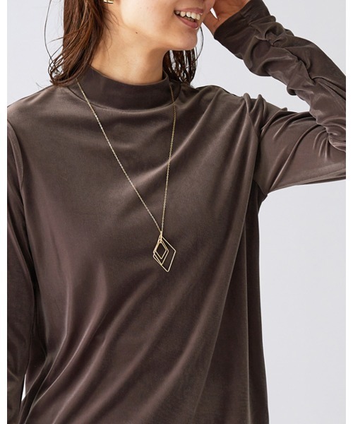 BELLUNA PLUS(ベルーナ)の「シアーベロア袖シャーリングプルオーバー(Tシャツ/カットソー・レディース・ブラック/グレー系その他/ワイン・LARGE/X-LARGE/MEDIUM)」の1枚目の写真