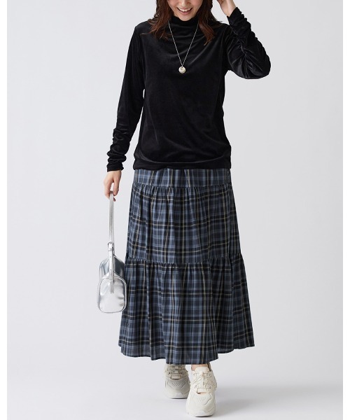 BELLUNA PLUS(ベルーナ)の「シアーベロア袖シャーリングプルオーバー(Tシャツ/カットソー・レディース・ブラック/グレー系その他/ワイン・LARGE/X-LARGE/MEDIUM)」の5枚目の写真