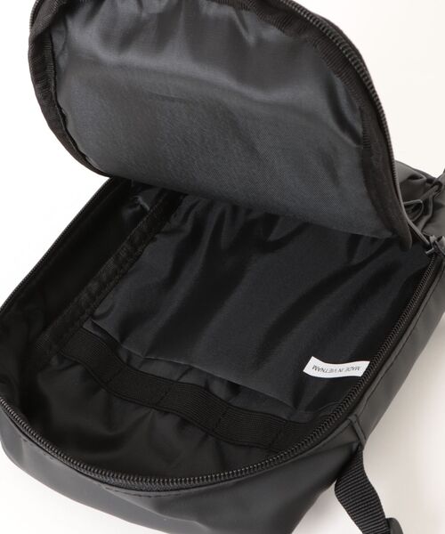 Mark Gonzales(マーク・ゴンザレス)の「【Mark Gonzales】マークゴンザレス タテミニショルダー 3L(ショルダーバッグ・メンズ・ブラック/ホワイト・FREE)」の5枚目の写真