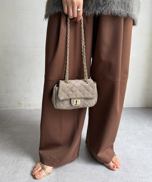 DouDou（ドゥドゥ）の「キルティングスウェードショルダー（ショルダーバッグ・レディース・グレー/キャメル・FREE）」の3枚目の写真