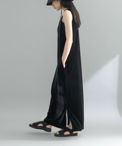 KBF（ケイビーエフ）の「『WEB限定』ベロアスクエアワンピース