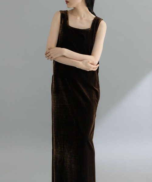 KBF ベロアスクエアワンピース KBF（ケイビーエフ）の「『WEB限定』ベロアスクエアワンピース