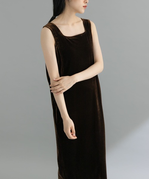 KBF（ケイビーエフ）の「『WEB限定』ベロアスクエアワンピース