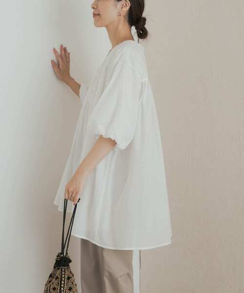 URBAN RESEARCH DOORS（アーバンリサーチドアーズ）の「コットンボイルVネックチュニック（チュニック・レディース・ブラック/オフホワイト・MEDIUM）」の21枚目の写真